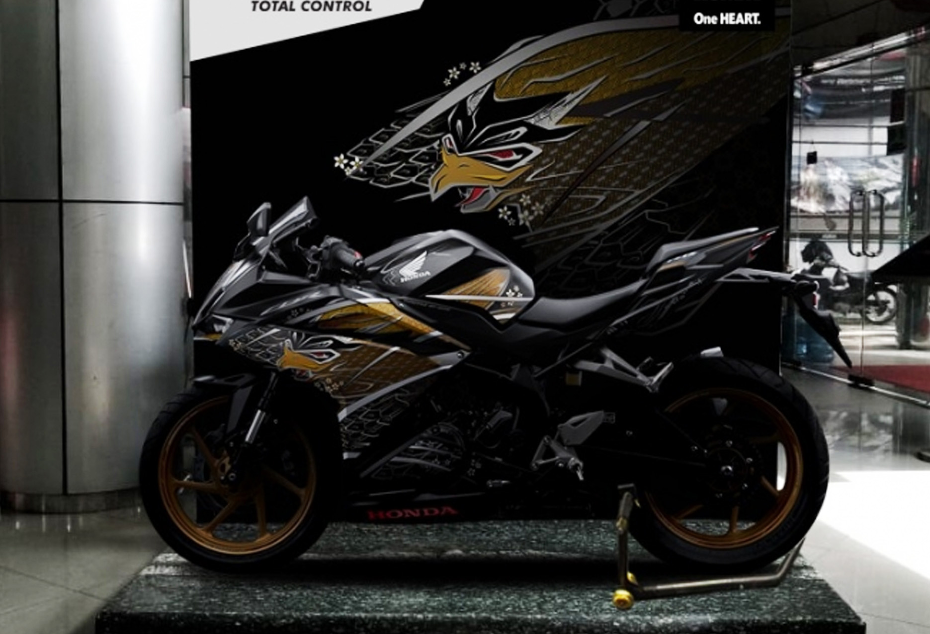 Honda CBR250RR SP Quick Shifter Special Edition Garuda x Samurai - medanbisnisdaily.com