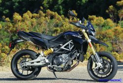 Aprilia Dorsoduro 1200, Supermoto Paten Pelintas Medan Terjal