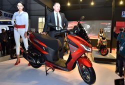 Saingi Nmax & PCX, Aprilia Hadirkan Skutik Bongsor Terbaru SXR 160