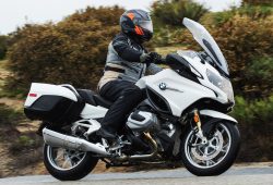 BMW Kenalkan Motor Touring New R 1250 RT yang Makin Gagah & Canggih