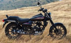 Bajaj-Avenger-220-Street