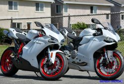 Ducati 848 EVO, Sport Bike dengan Performa Maha Dahsyat