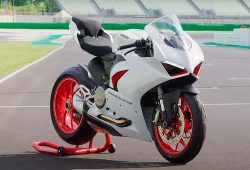Tak Lazim, Ducati Panigale V2 Usung Warna White Rosso