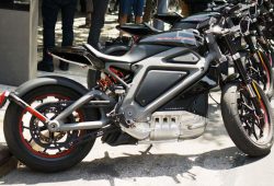 Motor Listrik Harley-Davidson Livewire Meluncur, Kental Nuansa Sport Cruiser