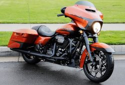 Harley-Davidson Street Glide Special Makin Menawan dengan Kelir Arctic Blast