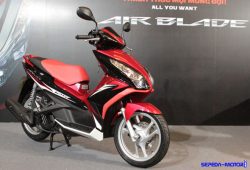 Saingi Aerox, Honda Rilis Motor Skutik Terbaru Air Blade 155