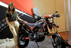Harga Naik, Motor Trail Honda CRF150L Kini Hadir dengan Warna Extreme Black