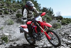 Motor Honda CRF250L 2021 Tampil Segar & Performa Mesin Meningkat