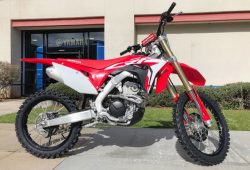 Kolaborasi Mantap, Honda CRF250R Edisi Supreme Meluncur
