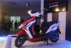 Mirip BeAT, Motor Listrik Honda D8E Resmi Mengaspal