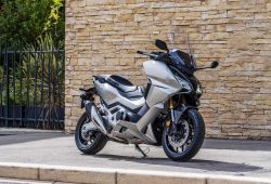 Honda Kenalkan Skuter Maxi Bermesin Besar, Forza 750