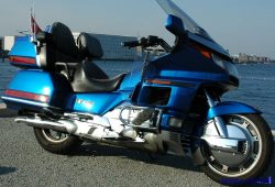 Honda Gold Wing 1500 (GL1500), Touring Bike Papan Atas