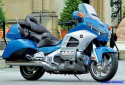 Honda Gold Wing GL1800, Varian Mewah Moge Jepang