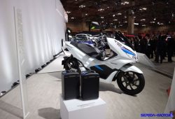 Meluncur Besok, Honda PCX Terbaru Usung Mesin Hibrida?