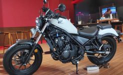 Honda Rebel warna Matte Pearl Summit White