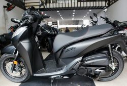 Gagah & Misterius, Honda Rilis Skutik SH300i Total Black Edition 2020