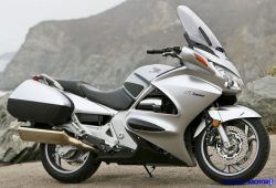 Honda ST1300, Sport Tourer Keren dan Menawan