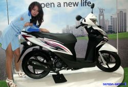 Honda Spacy Helm-In PGM-FI, Skuter Stylish dengan Bagasi Super Lega