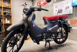 Motor Honda Super Cub C125 2021 Tampil Misterius dengan Warna Matte Black