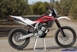 Husqvarna TE 250, Motor Enduro Premium Bertenaga 52 HP