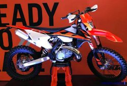 KTM Resmi Kenalkan 2 Motor Trail Bermesin 2-Tak Injeksi, 250 EXC TPI & 300 EXC TPI