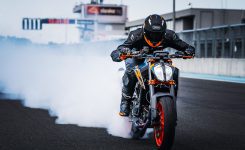 KTM 890 Duke R KTM 890 Duke R