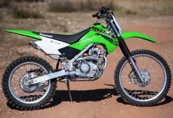 Tanpa Seremoni, Kawasaki KLX140R F Edisi 2022 Hadir di Indonesia