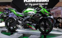 Kawasaki-Ninja-ZX-25R-3