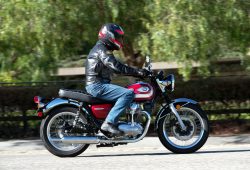Kawasaki W800 & W800 Cafe Punya Warna Baru Nih, Intip Tampilannya!
