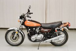 Dunia Otomotif Sudah Maju, Kawasaki Justru Bakal Bikin Motor dengan Karburator & Kick Starter