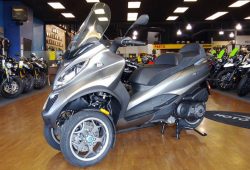 Saingi Niken, Piaggio Juga Luncurkan Skutik Roda Tiga Mp3 Sport