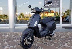 Piaggio Indonesia Pamerkan Vespa Edisi Terbatas, Sprint Notte