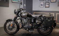 Royal-Enfield-Classic-500-Tribute-Black