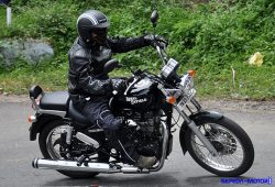 Spesifikasi dan Harga Motor Royal Enfield di Indonesia