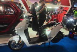 Kerennya Selis GO Plus, Motor Listrik Anyar dengan Jarak Tempuh 140 Km!
