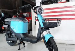 Tampilan Simpel & Modern, Sepeda Motor Listrik Viar Caraka Dibanderol Rp7,9 Juta