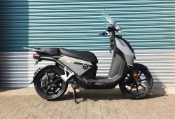 Super Soco CPx Resmi Mengaspal, Skuter Listrik Maxi Setara 125cc