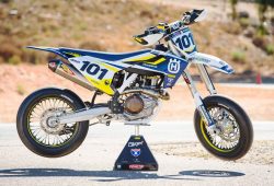 Supermoto Husqvarna FS 450 Generasi Baru Diupgrade Jadi Lebih Kompak & Ringan