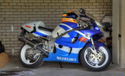 Suzuki-GSX-R-750-SRAD