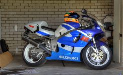 Suzuki-GSX-R750 Suzuki-GSX-R750