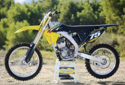 Alami Sejumlah Upgrade, Motor Trail Anyar Suzuki RM-Z250 Diklaim Lebih Bertenaga