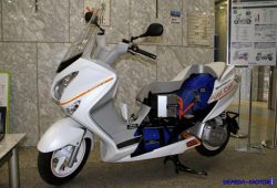 Suzuki Uji Burgman dengan Tenaga Fuel Cell