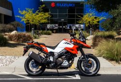 Suzuki V-Strom 1050 dan 1050XT Terima Warna Baru, Berapa Harganya?