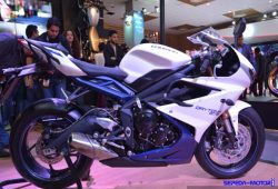 Triumph-Bajaj Tunda Kelahiran Motor Sport Daytona 250