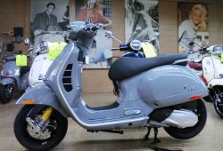 Seri Tertinggi Vespa GTS Super Tech 300 Meluncur, Harganya Tembus Rp152,9 Juta!