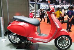Vespa Luncurkan Skutik Anyar Sprint S 150 & Edisi Khusus Primavera S 150