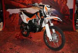 Promo Sumpah Pemuda, Viar Pangkas Harga Motor Trail Cross X150