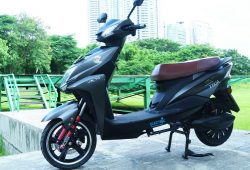 Motor Listrik Volta 401 Dapat Pilihan Warna Baru