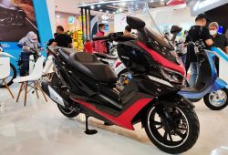 Motor WMoto Draco 250i Mengaspal, Desain Khas Skutik Gambot 250cc