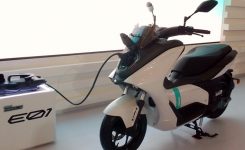 Yamaha-E01